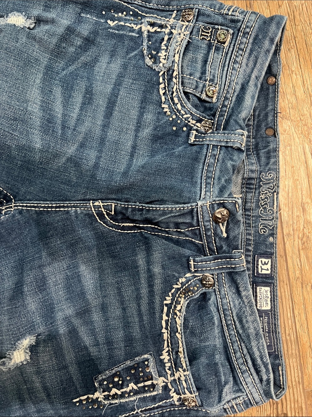 Miss Me Blue cropped Jeans with Embroidered Back Pockets - Picture 4 of 8